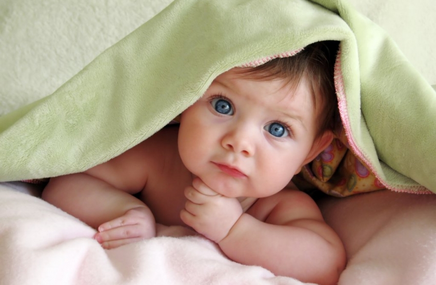 Kako pomoći bebi koja ima problem sa stolicom?