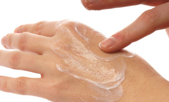 Rešenje za grubu kožu na rukama,ispucale pete…