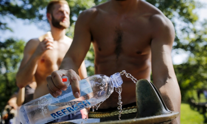 Evo zbog čega ne treba piti iz iste plastične flaše više puta