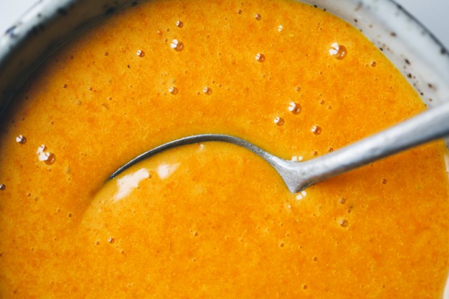 Mešavina od 3 sastojka eliminiše karijes i izbeljuje zube