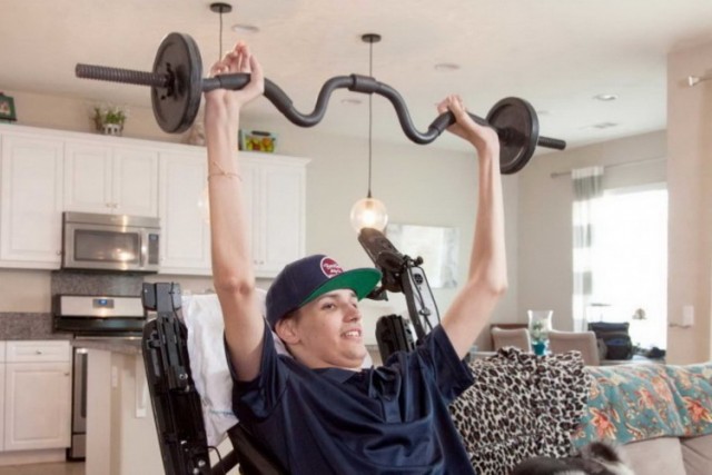 Potpuno paralizovani čovek posle tretmana matičnim ćelijama povratio pokrete (VIDEO)