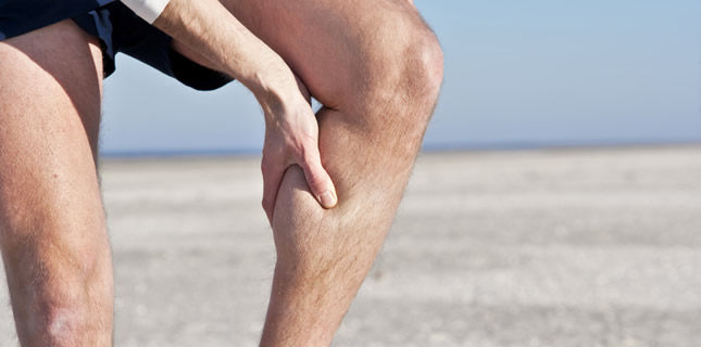 Evo šta uzrokuje grčeve u nogama